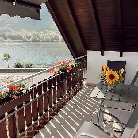 Ferienwohnung Moselflair Mit Direktem Blick Auf Die Mosel Und Weinberge Oberfell Buitenkant foto