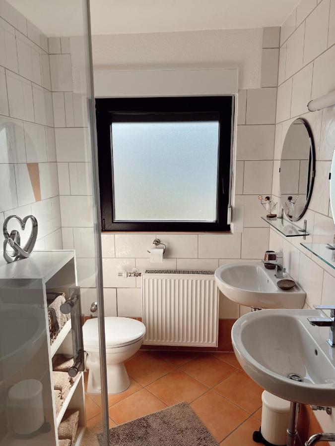 Ferienwohnung Moselflair Mit Direktem Blick Auf Die Mosel Und Weinberge Oberfell Buitenkant foto