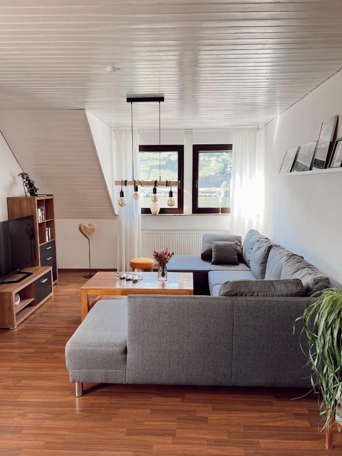 Ferienwohnung Moselflair Mit Direktem Blick Auf Die Mosel Und Weinberge Oberfell Buitenkant foto