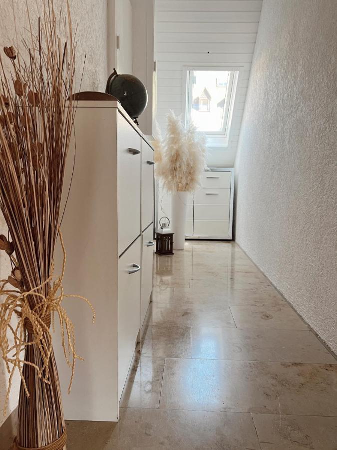 Ferienwohnung Moselflair Mit Direktem Blick Auf Die Mosel Und Weinberge Oberfell Buitenkant foto