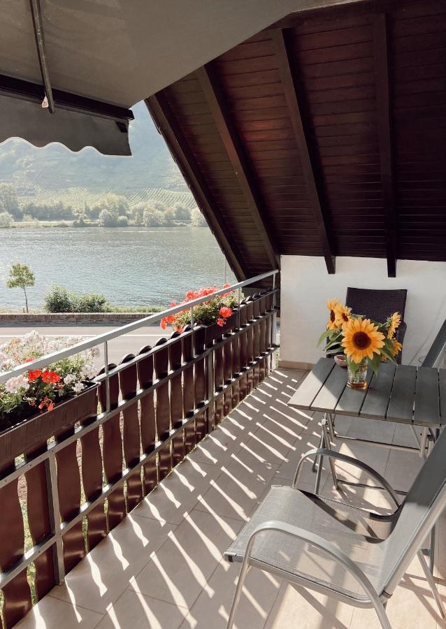 Ferienwohnung Moselflair Mit Direktem Blick Auf Die Mosel Und Weinberge Oberfell Buitenkant foto