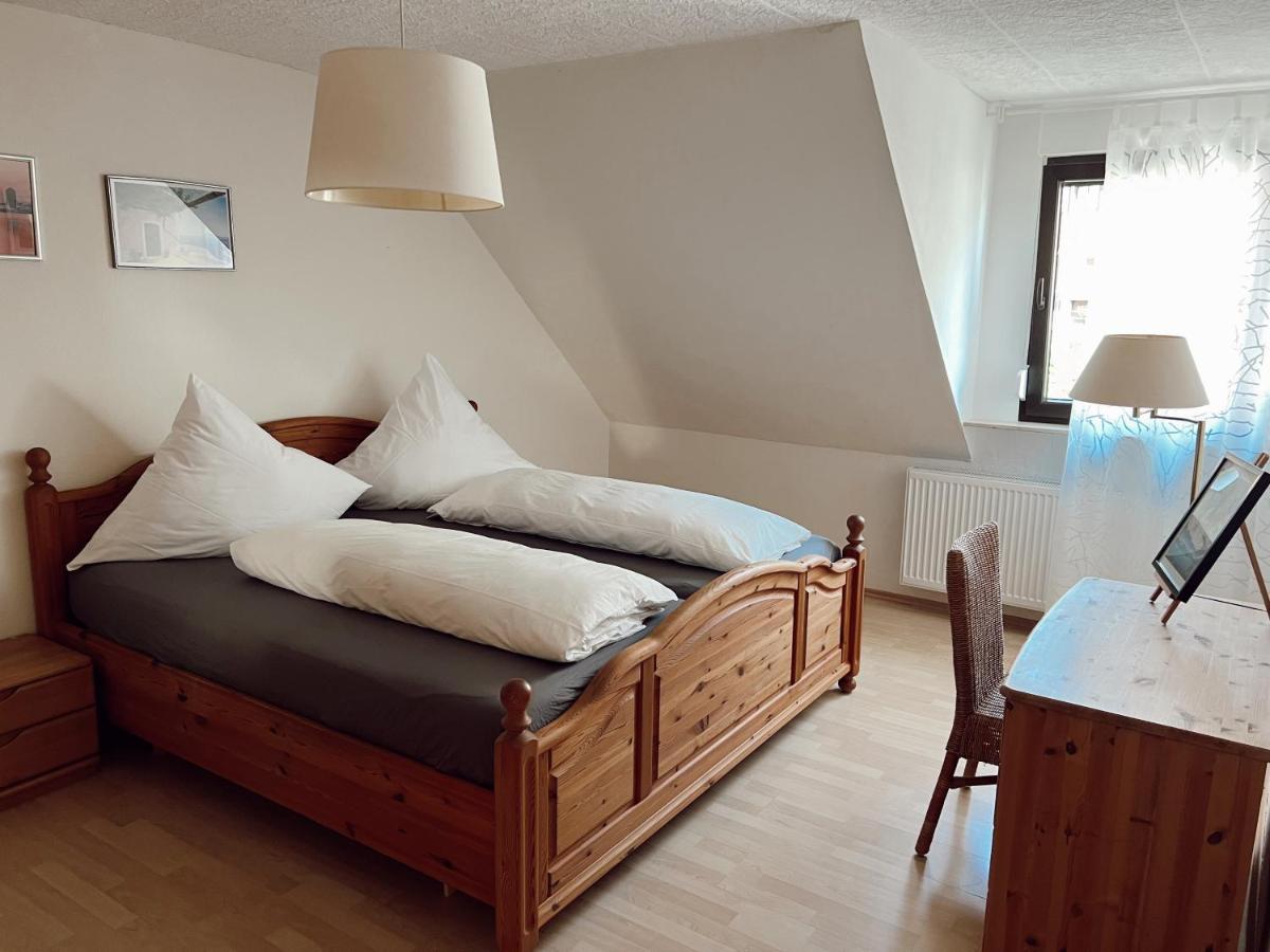 Ferienwohnung Moselflair Mit Direktem Blick Auf Die Mosel Und Weinberge Oberfell Buitenkant foto