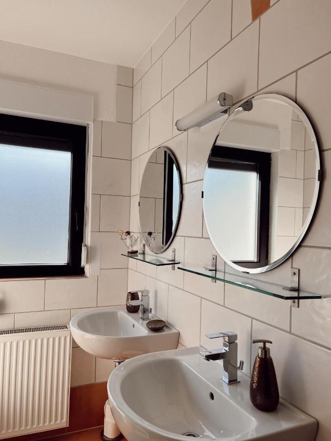 Ferienwohnung Moselflair Mit Direktem Blick Auf Die Mosel Und Weinberge Oberfell Buitenkant foto